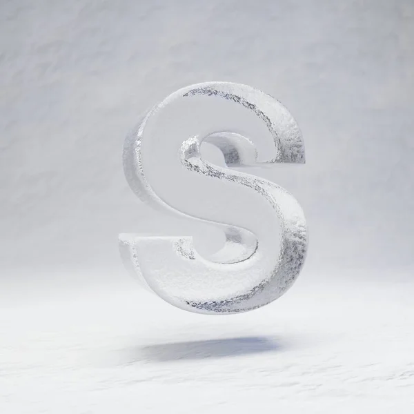Γράμμα πάγου S κεφαλαίο σε φόντο χιονιού. — Φωτογραφία Αρχείου