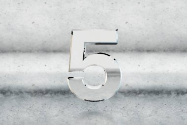 Krom 3D numara 5. Çizik metal arka planda parlak krom numara. Stüdyonun ışık yansımaları olan metalik bir rakam. 3d hazırlayıcı.