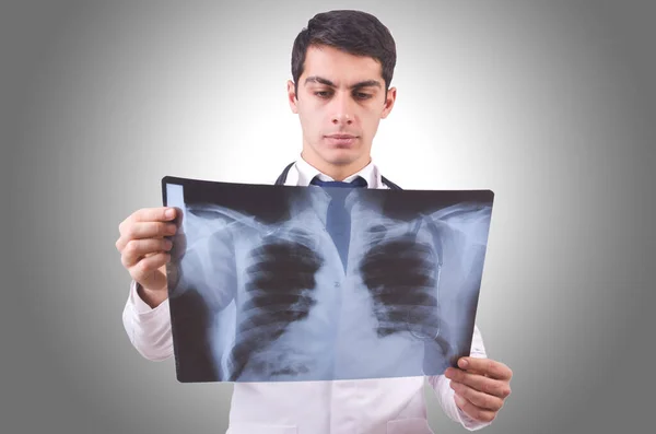 Ung Läkare Med Röntgenbild Vitt — Stockfoto