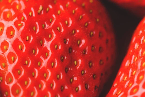 Frische Erdbeeren Auf Dem Tisch — Stockfoto