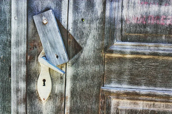Eski Ahşap Kapının Yakın Görüntüsü — Stok fotoğraf