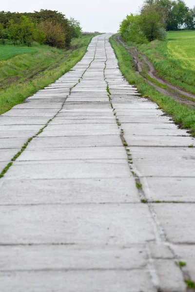 Wet road climbing up the hill — Stock Photo, Image