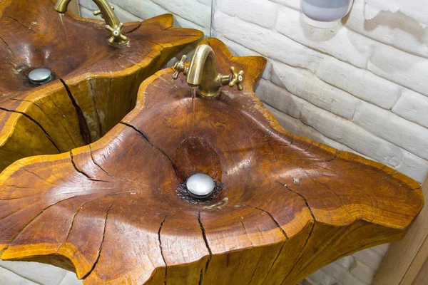 浴室の木製のシンク — ストック写真