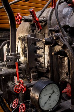 eski bir lokomotif kontrol kabin