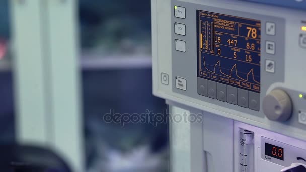 Herzmonitor des Patienten funktioniert — Stockvideo