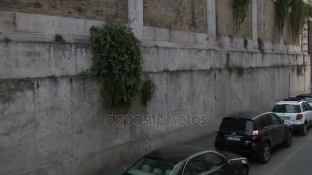로마의 거리를 타고 — 비디오