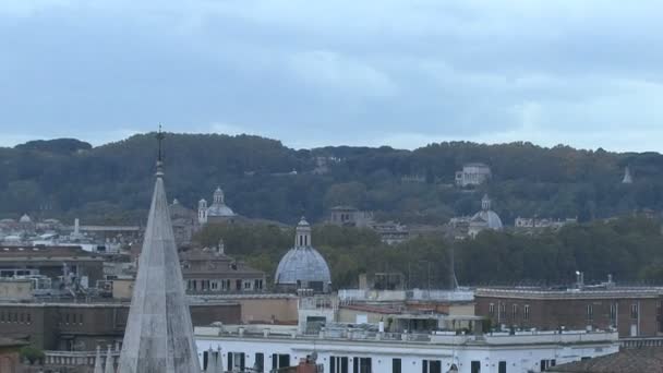 Panoramisch uitzicht op Rome. Zoom. — Stockvideo