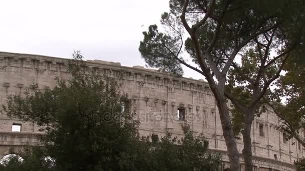 Colosseum, Řím, Itálie, památník z římské říše, zobrazení v pohybu — Stock video