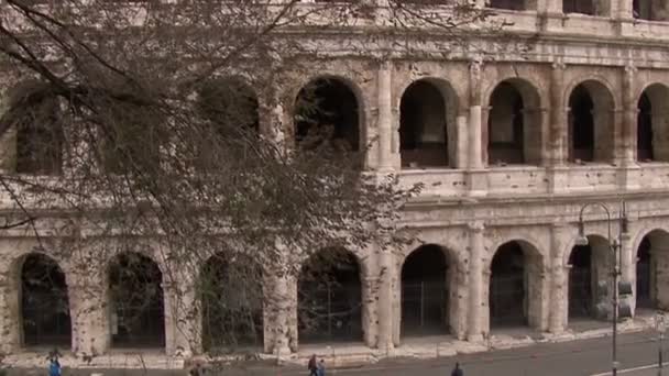 Koloseum, Rzym, Włochy, pomnik z Cesarstwa Rzymskiego, widok w ruchu — Wideo stockowe