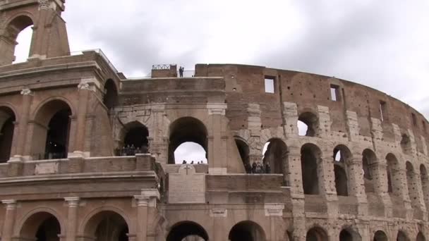 Colosseum, Řím, Itálie, památník z římské říše, zobrazení v pohybu — Stock video