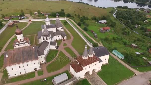 Aerial View of  a picturesque ancient monastery on the shore of the lake — Stock Video