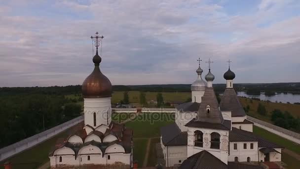 Aerial View of  a picturesque ancient monastery on the shore of the lake on the excellent sky and clouds at sunset — Stock Video
