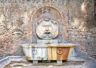 Çeşme maskesi Aventino Roma İtalya 