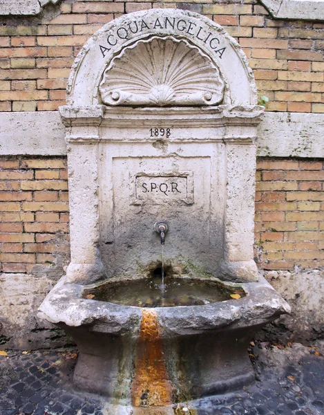 Fuente en Vaticano, Roma Italia —  Fotos de Stock