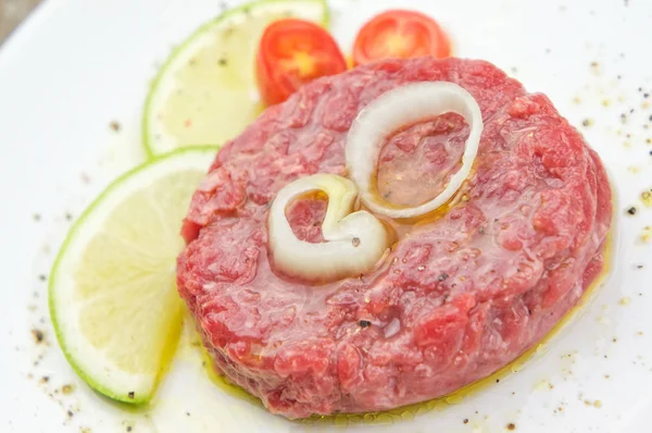 Steak tartar closeup — Fotografie, imagine de stoc