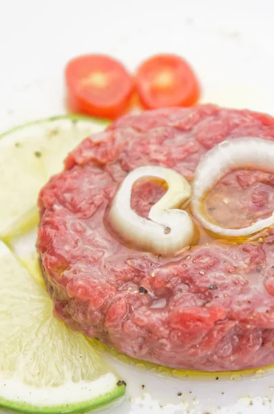 Steak tartar closeup — Fotografie, imagine de stoc