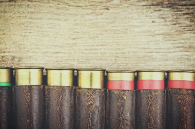 Ahşap masa üzerinde eski palaska