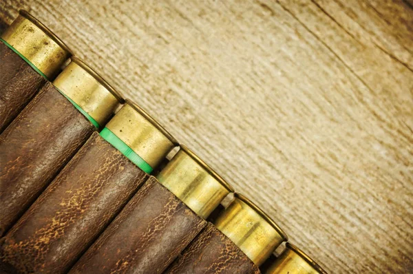 Ahşap masa üzerinde eski palaska