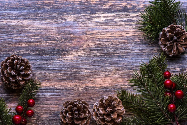 Tarjeta de Navidad, fondo con decoraciones de árboles en el tablero de madera th. Cásate Navidad —  Fotos de Stock