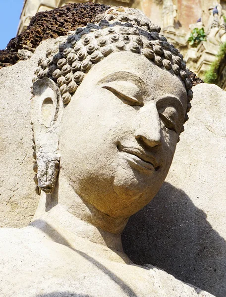 Nahaufnahme Buddha-Statue Skulptur am Tempel in Sukhothai — Stockfoto