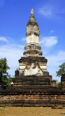 WAT chedi yedi satır Tapınağı pagoda yaklaşım