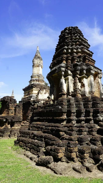 Zbliżenie pod kątem widok historyczny Pagoda Wat chedi siedem wierszy sukho — Zdjęcie stockowe