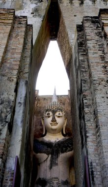 Tapınak ana yaklaşım Sukhothai Historical Park Wat Sri dostum