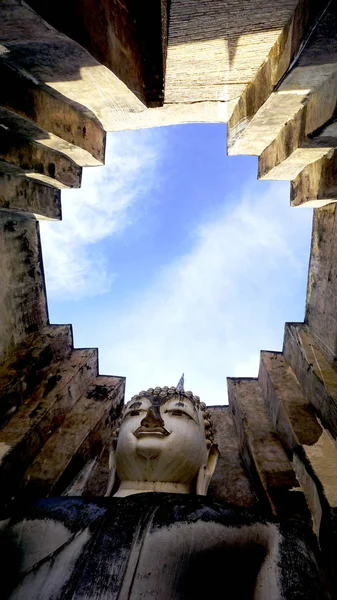 Historischer Park wat sri chum Tempel bhudda Statue oben — Stockfoto