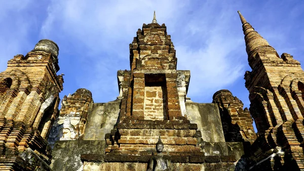 Historyczne Parku Wat Mahathat temple Grupa pagoda Center — Zdjęcie stockowe