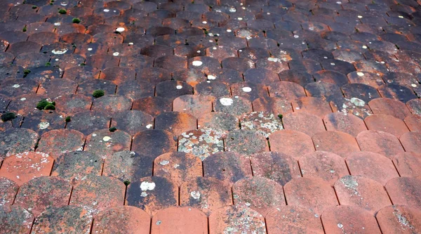 Naranja Rojo azulejo de cerámica viejo techo tejas edad media textur — Foto de Stock