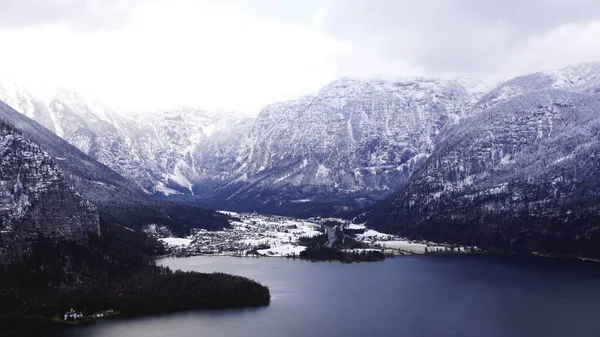 Pohled na Hallstatt Zimní sníh horská krajina túry epické — Stock fotografie