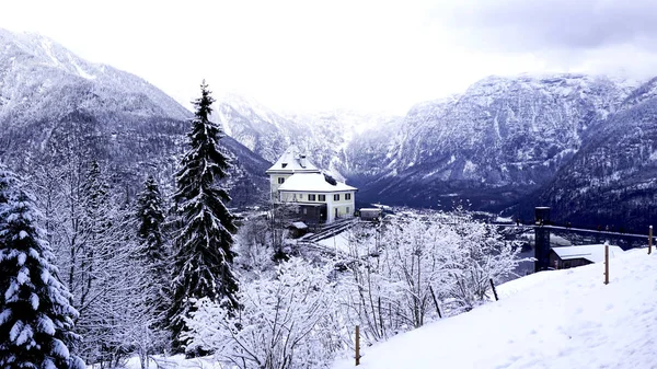 Paesaggio di Hallstatt Inverno neve montagna paesaggio escursione epica mo — Foto Stock