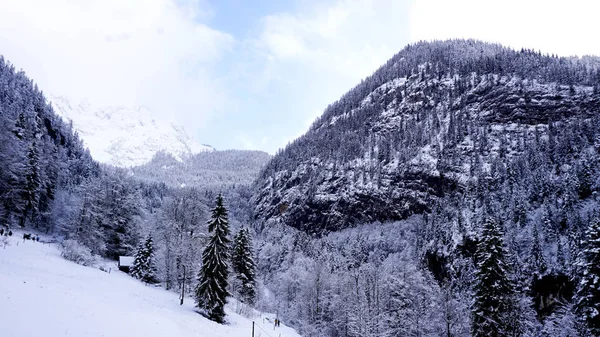 Passerella trekking epica montagna avventura all'aria aperta al vecchio sale m — Foto Stock