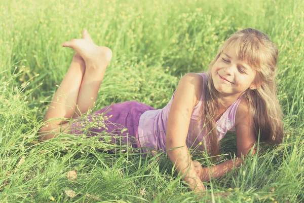 Happy little girl playing in park. — Stock Photo, Image