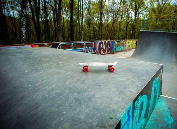 Skateboard Στο Πάρκο Skate — Φωτογραφία Αρχείου
