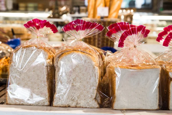 Organik gluten roti bebas dalam pembungkus plastik — Stok Foto