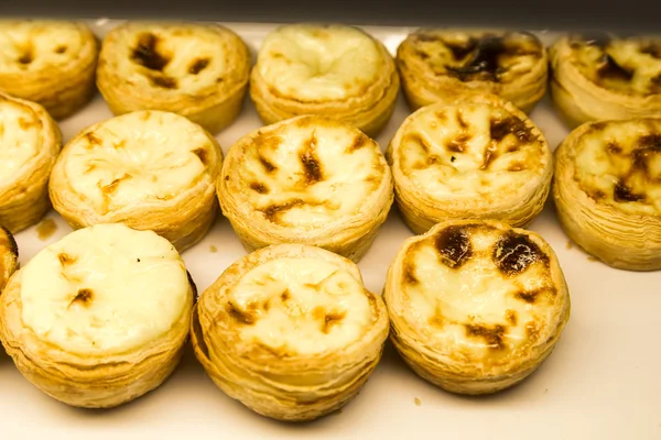 Baki tarts telur Portugis yang baru dipanggang — Stok Foto