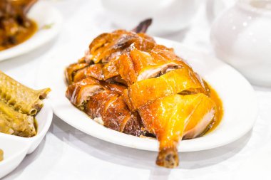 Çin Barbekü kızartma kaz tabakta