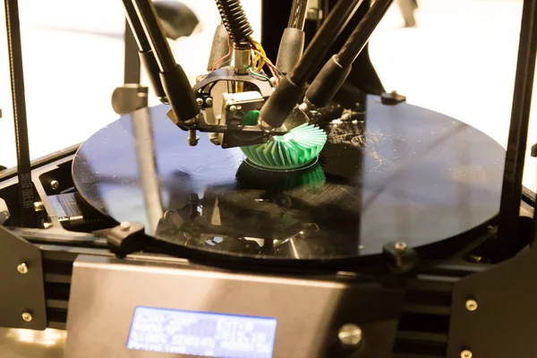 Objetos de modelo de impressão de impressora 3D usando processo aditivo — Fotografia de Stock