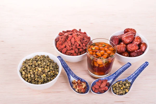 Goji Wolfberry, Chrysanthemum, Red Dates tea remedy to improve e — Stock Photo, Image