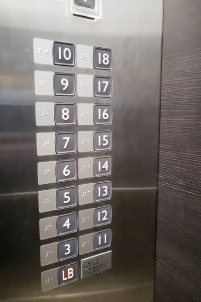 Braille en panel elevador para usuarios con discapacidad visual — Foto de Stock