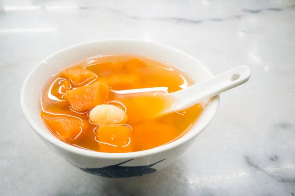 Makanan penutup manis Cina tradisional kentang manis dengan ginkgo — Stok Foto