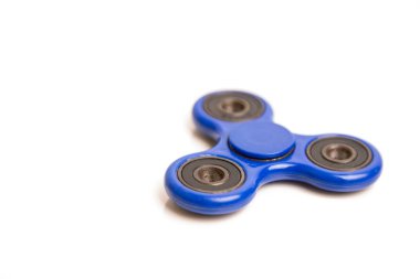 Beyaz arka plan mavi topluca spinner 