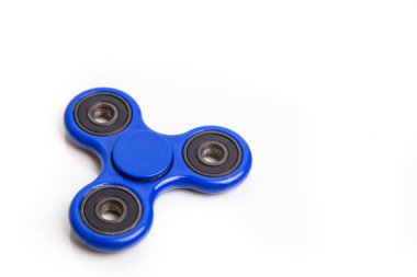 Beyaz arka plan mavi topluca spinner 