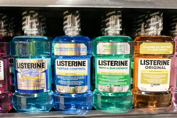 Kuala Lumpur, Maleisië, 25 juni 2017: Listerine is een merk van een — Stockfoto