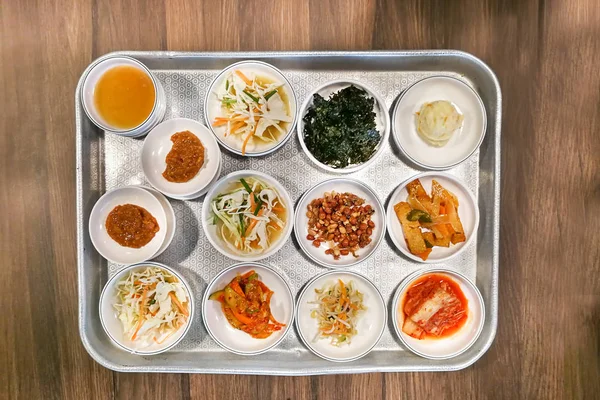 Koreanische Mahlzeit Beilagen Gemüse, Kinchi, Erdnüsse, Knoblauch, B — Stockfoto