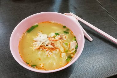 Popüler lezzetli Malezya Ipoh kase dilimlenmiş tavuk şehriye kadar