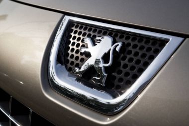 Kuala Lumpur, Malezya - 12 Ağustos 2017: Peugeot parçası olan Groupe Psa 1810 yılında kurdu. bir Fransız otomobil üreticilerinden biridir.