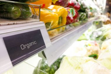 Organik gıda tabela modern süpermarket sebze koridor