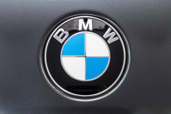 KUALA LUMPUR, MALAYSIA - 12 agosto 2017: BMW o Bayerische Motoren Werke AG è un'azienda tedesca leader nella produzione di veicoli di lusso, auto sportive, moto e motori . — Foto Stock